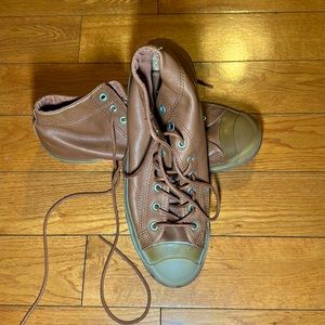 Converse leather shoes size 11